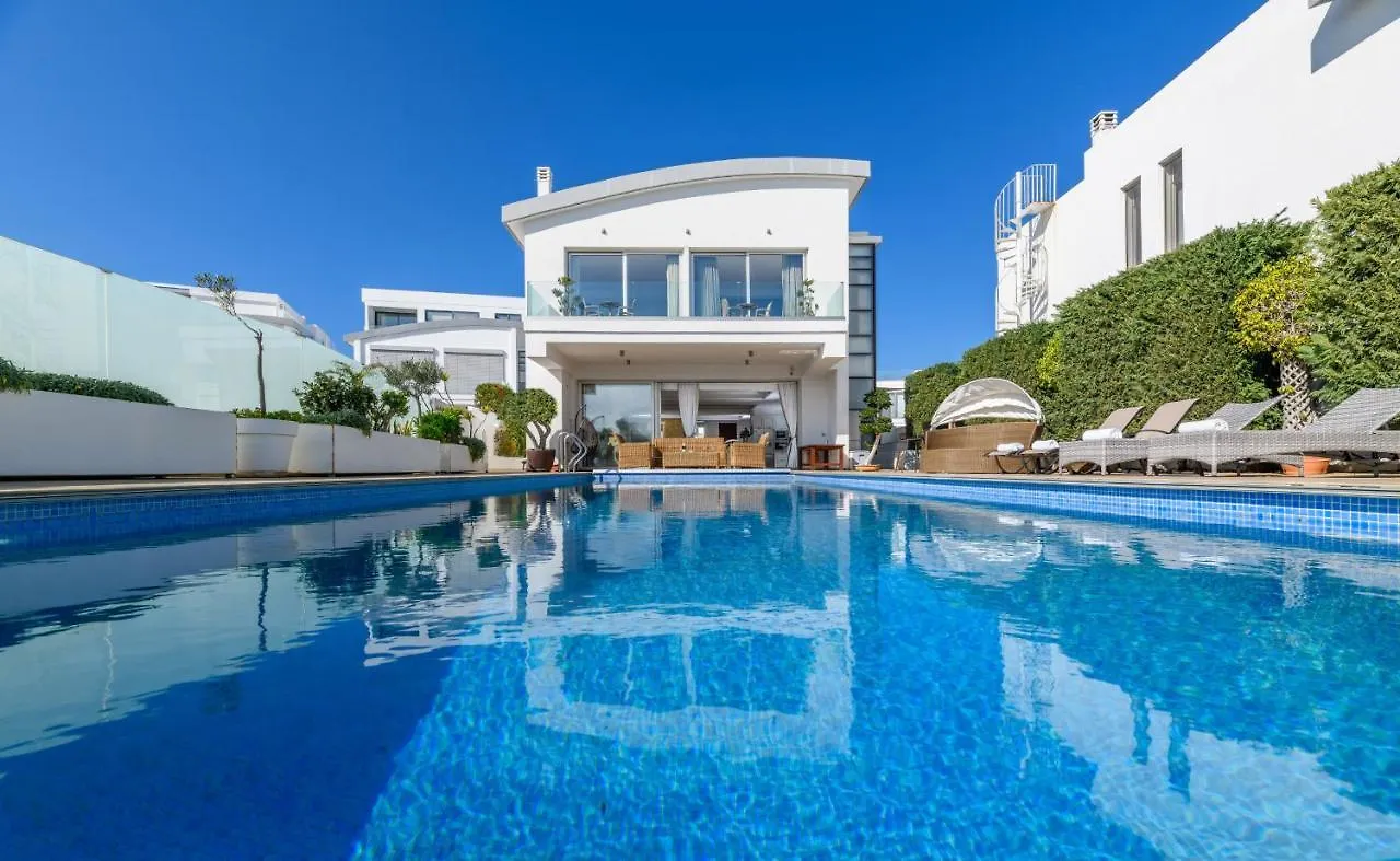 Lombardi Seafront Villa 프로타라스