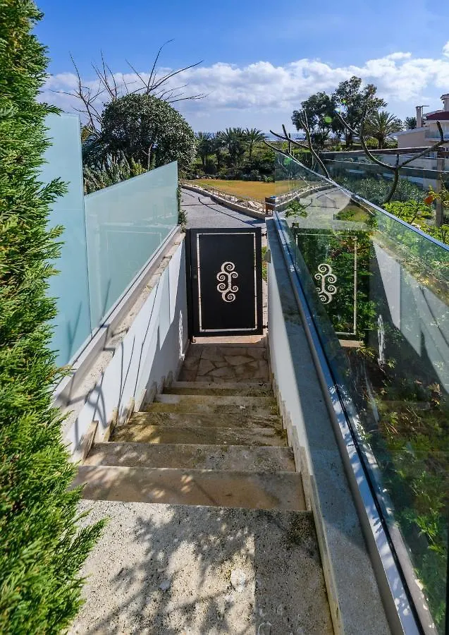 Lombardi Seafront Villa Protaras 0*,